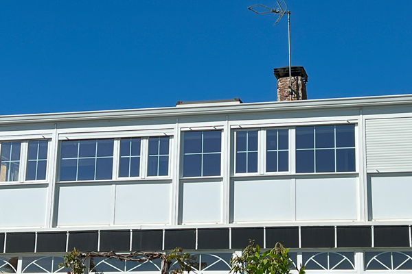 Cerramiento parcial de terraza en atico