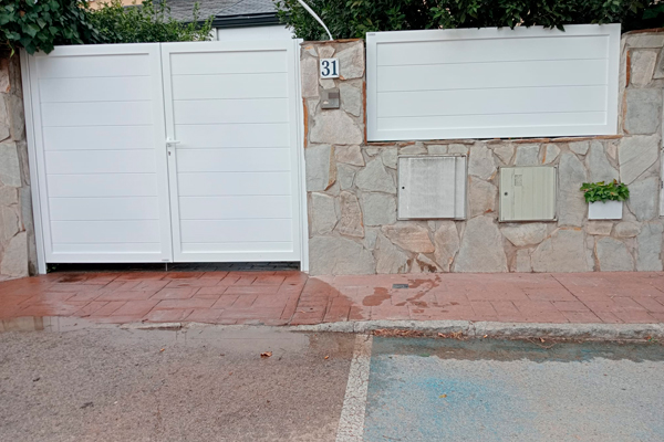 Puertas de aluminio blanco exterior