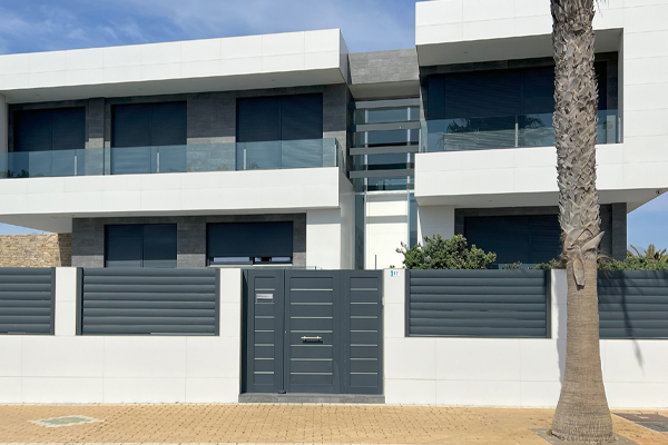 Tres modelos de puerta de portal de aluminio